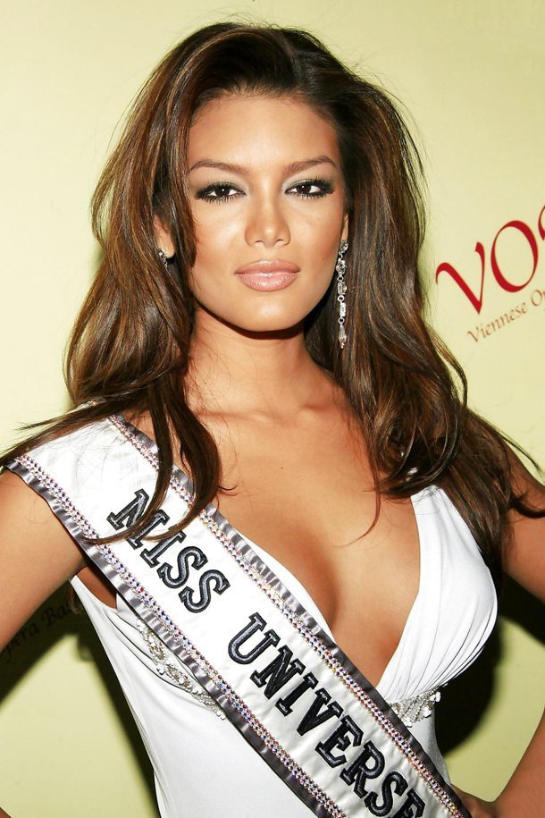 Miss Universe 2006 Zuleyka Rivera topless!