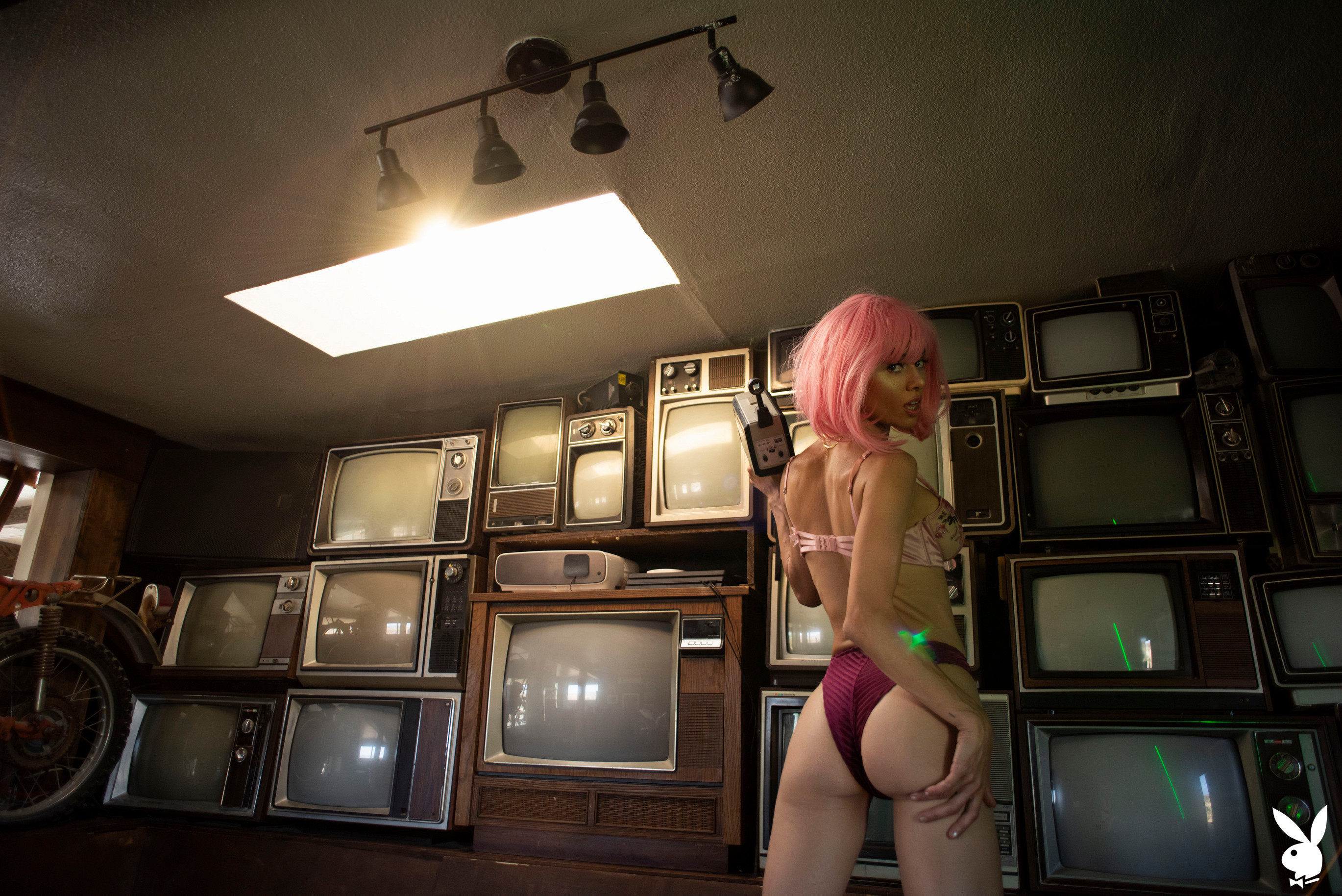 Noel Leon In Camera Ready