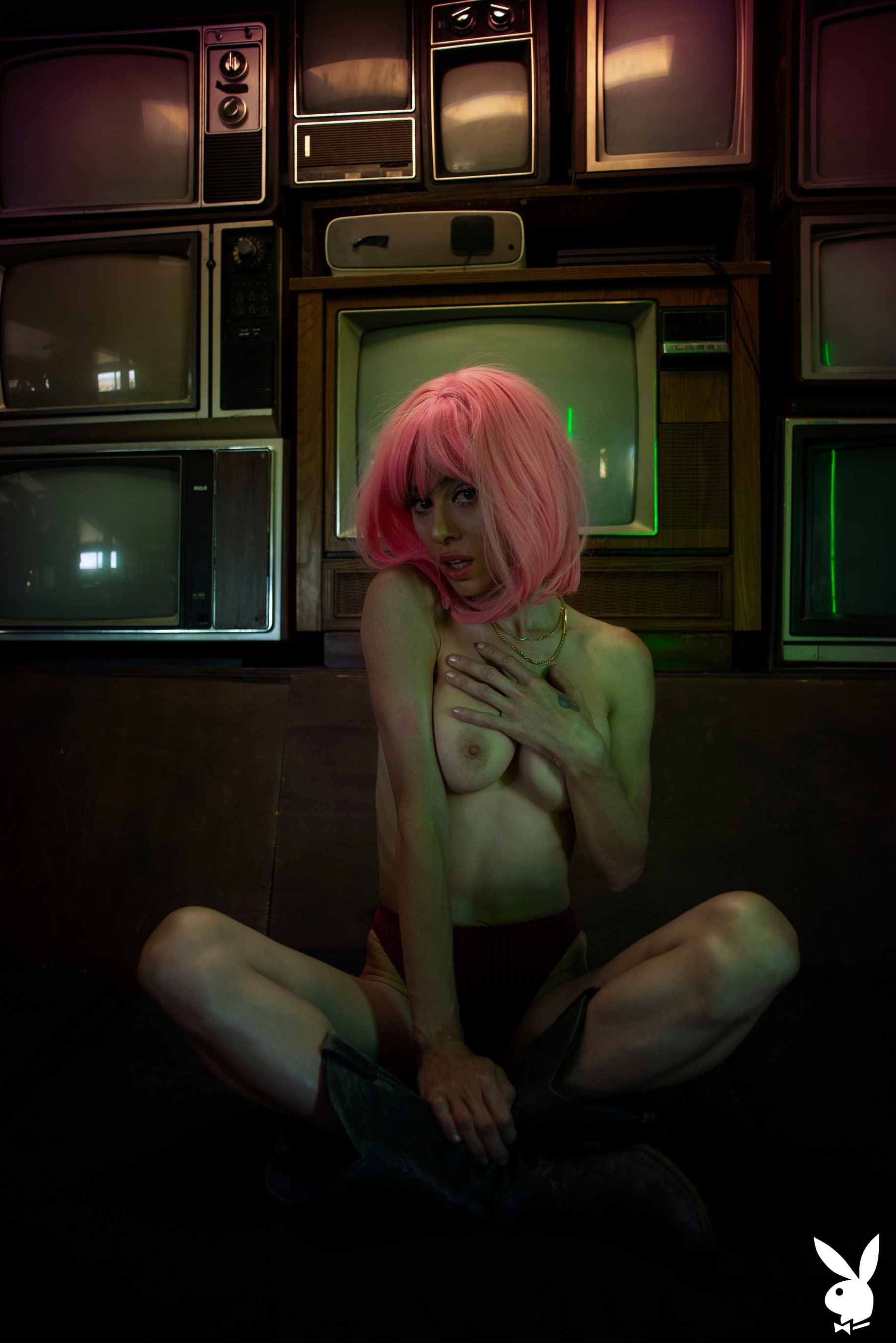 Noel Leon In Camera Ready