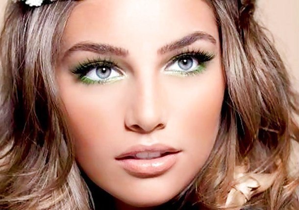 Models Seducing with gorgeous eyes