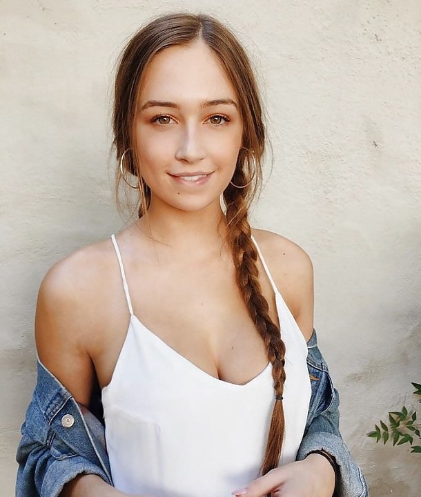 Check out our new alluring photos of Elsie Hewitt!