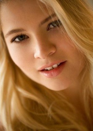 Gosh, this blondie is so cute. Shes Ellery Corrin