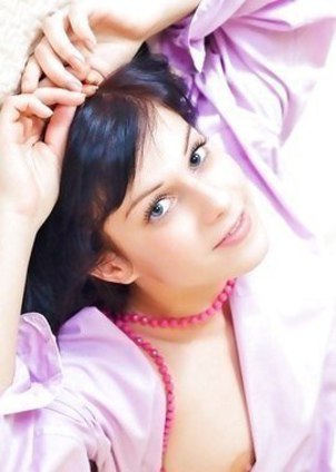 Petite and slim cutie Maura A brags with nice twat