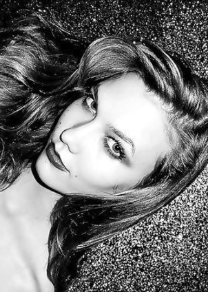 Witness topless & World famous angel Karlie Kloss