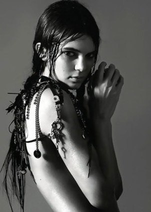 Nine premium pics featuring famous Kendall Jenner