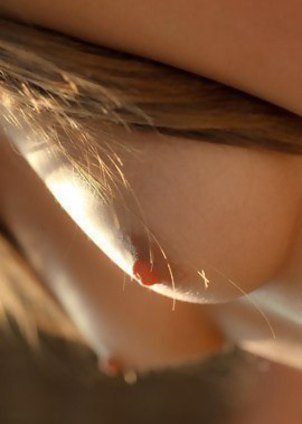 Natural stunner shows nice boobs and nipples