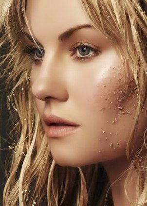 Elisha Cuthbert radiates sensual sexual energy