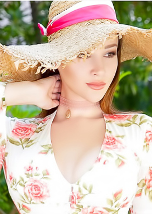 Watch The latest hot images from model Alina Lewis