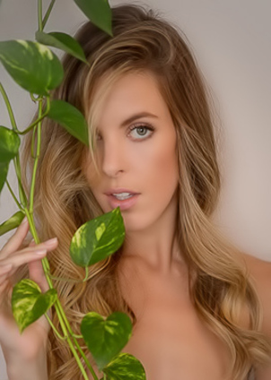 Naked Hailey Afton Playing In A Bed