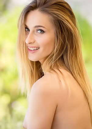 Sexy Nude Girl Rena