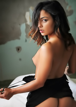 Joy Lamore Getting Naked To Show Her Pussy And Ass