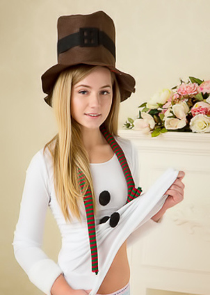 Viva Glamorous Blonde Beauty