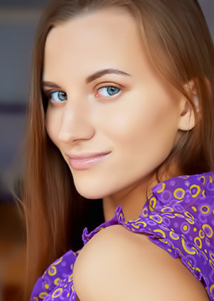 Stella Flex Reveal Her Shaved Pussy