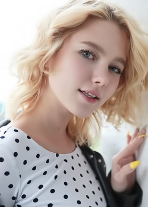 Scarlet Shows Luscious Ass And Perky Breasts