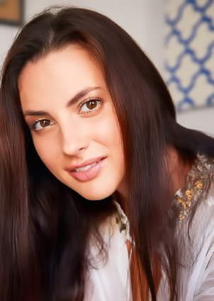 Jasmine Jazz Strips Naked And Spreads Pussy