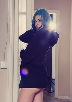 Sexy Nude Chick Ivy Blue