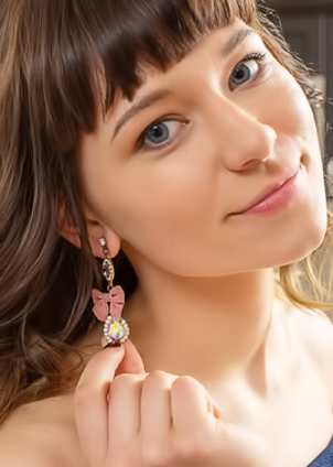 Triste Shows Sexy Ass And Shaved Pussy