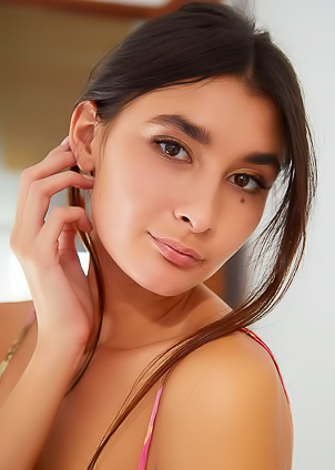 Dark-haired babe orgasms while putting on make-up