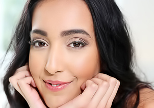 Amanda Estela Pretty Amanda Estela brings the heat when she cums