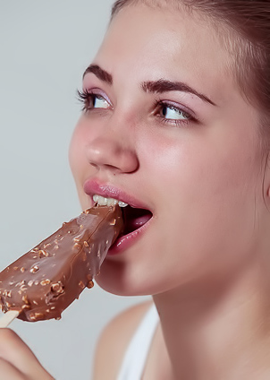 Jasmina Exposing Her Gorgeous Ass And Shaved Pussy