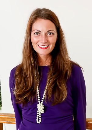 Vivian Smith Vivian Smith undresses to dildo her pussy