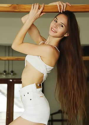 Leona Mia - Cutie likes to do morning stretches while naked and naughty