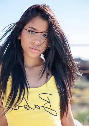 Karin Torres Squats And Unleashes Her Golden Stream