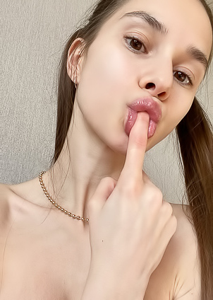 Leona Mia Amateur Nude Selfies