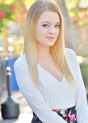 Winter FTV Long-legged Winter FTV lifts skirt to show pussy