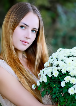 Hailey Showing Shaved Pussy And Sexy Ass