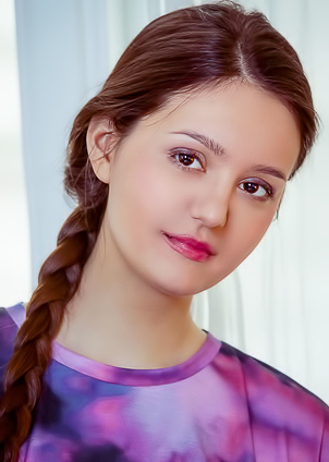 Adeline Allows Enjoy Her Curvaceous Body From Every Alluring Angle