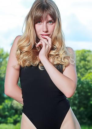 Beghe Tease With The Swimsuit In The Opening Shots