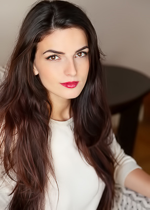 Cynthia Hill Getting Naked And Expose Her Luscious Curves