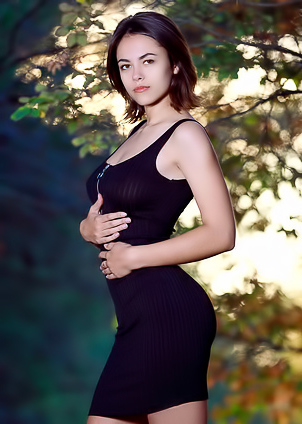 Dzhili Gets Out Of Tight Black Dress