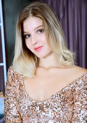 Cute Blonde Libby With View Of Her Plump-lipped Pussy And Sexy Bubble Butt