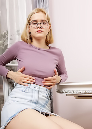 Sunny Shine In Nice Tits