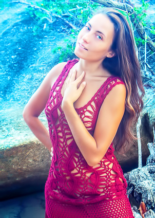 Regina C Flexible Babe Stripping Outdoors