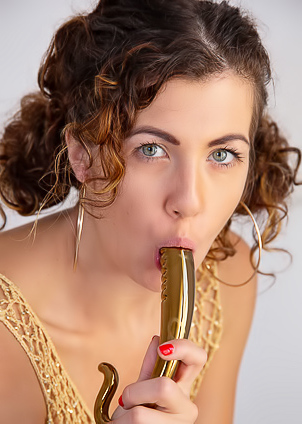 Gia Ren Fucking Her Ass Hole