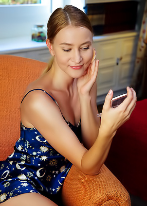 Ivy Rein Masturbates To An Orgasm That Gets Her Morning Off