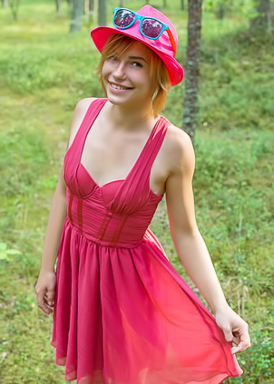 Sexy Redhead Shannan Strokes Her Succulent Shaved Pussy