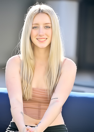 Izzy Squirt In Public