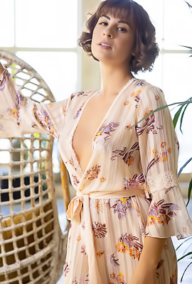 Alice Kelly Pussy Lips Parting Like Exotic Butterfly Wings