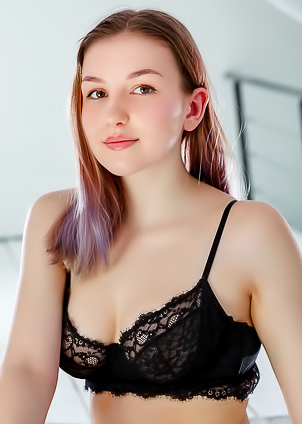 Gorgeous Brunette Isabele Goes Face Down Ass Up To Masturbate