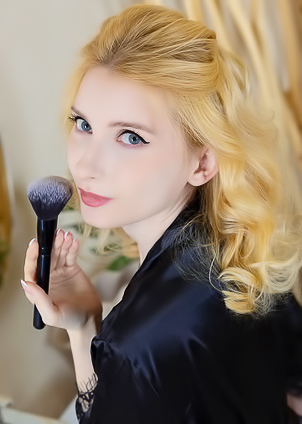 Minnie Lighter Hands Caressing Her Delightful Curves