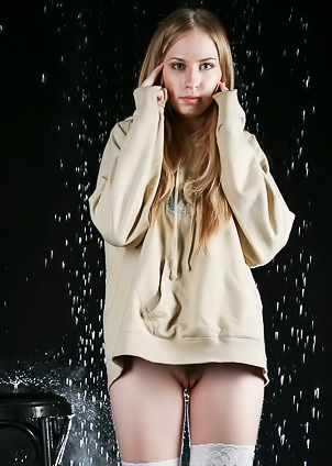 Eve In Backstage Sets Teases Hot