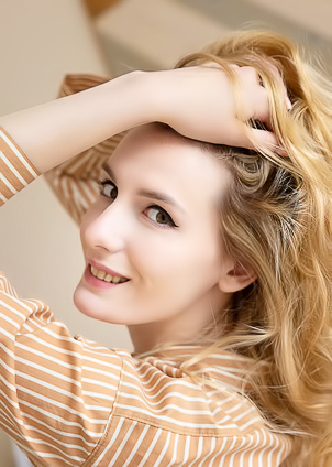 Lillie Pie Driving Her Fingers Between Her Plump Pussy Lips And Humping Them Sensually