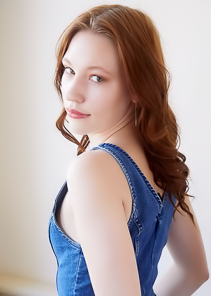 Maya Sinn Kicking Off Her Shoes And Parting Her Slender Thighs So Her Shaved Pussy Pouts Open