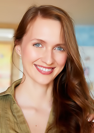 Stacy Cruz Dressed In A Thigh-skimming Outfit That Hugs Her Voluptuous Figure