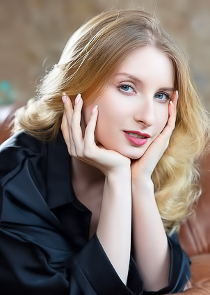 Minnie Lighter Turns Onto Her Knees To Diddle Herself Doggy Style