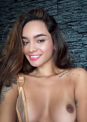 Glamour Tanned Babe Dulce